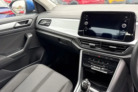 NL23VWE Volkswagen T-Roc 1.5 TSI Life Euro 6 (s/s) 5dr Thumbnail #21