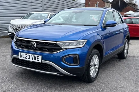 NL23VWE Volkswagen T-Roc 1.5 TSI Life Euro 6 (s/s) 5dr Thumbnail #26