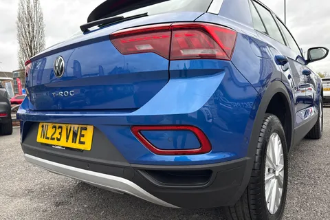 NL23VWE Volkswagen T-Roc 1.5 TSI Life Euro 6 (s/s) 5dr Thumbnail #31