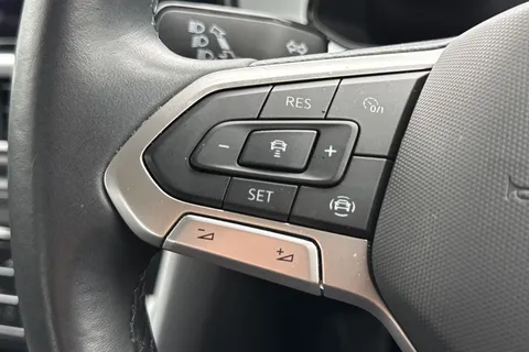 NL23VWE Volkswagen T-Roc 1.5 TSI Life Euro 6 (s/s) 5dr Thumbnail #40