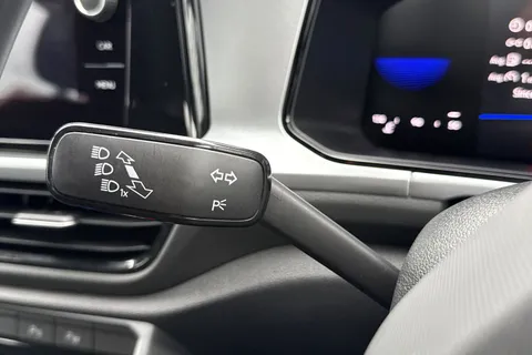 NL23VWE Volkswagen T-Roc 1.5 TSI Life Euro 6 (s/s) 5dr Thumbnail #43