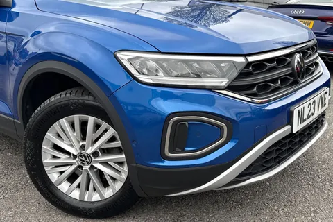 NL23VWE Volkswagen T-Roc 1.5 TSI Life Euro 6 (s/s) 5dr Thumbnail #47