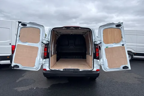 KY25PKD Volkswagen E-Transporter 100kW 65kWh Commerce Plus Van Auto Thumbnail #7