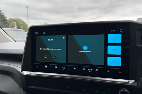 KY25PKD Volkswagen E-Transporter 100kW 65kWh Commerce Plus Van Auto Thumbnail #17