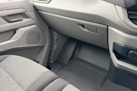 KY25PKD Volkswagen E-Transporter 100kW 65kWh Commerce Plus Van Auto Thumbnail #20