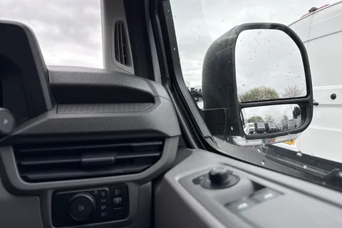 KY25PKD Volkswagen E-Transporter 100kW 65kWh Commerce Plus Van Auto Thumbnail #21