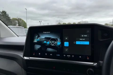 KY25PKD Volkswagen E-Transporter 100kW 65kWh Commerce Plus Van Auto Thumbnail #22