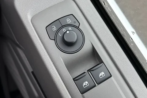 KY25PKD Volkswagen E-Transporter 100kW 65kWh Commerce Plus Van Auto Thumbnail #35