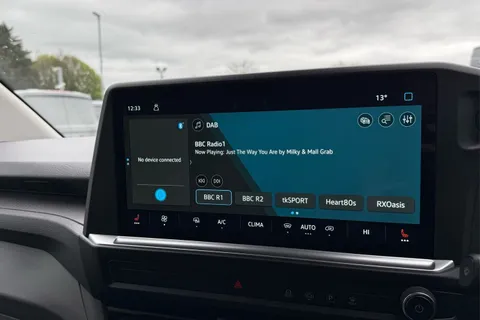 KY25PKD Volkswagen E-Transporter 100kW 65kWh Commerce Plus Van Auto Thumbnail #44