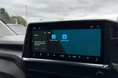 KY25PKD Volkswagen E-Transporter 100kW 65kWh Commerce Plus Van Auto Thumbnail #45