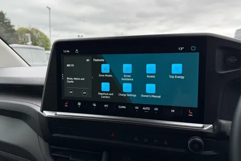 KY25PKD Volkswagen E-Transporter 100kW 65kWh Commerce Plus Van Auto Thumbnail #48