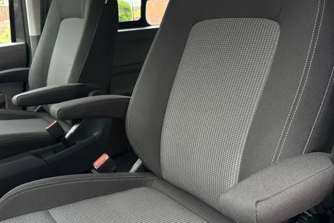 KW75NCZ Volkswagen E-Transporter 286PS 65kWh Commerce Pro Kombi Van Auto Thumbnail #54