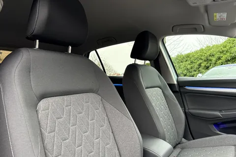 CX75ZYJ Volkswagen Golf 1.5 eTSI 150 Match 5dr DSG ⭐Winter package, 18' Catania alloy wheels⭐ Thumbnail #21