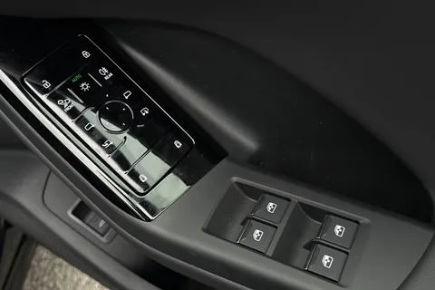  Audi Q6 E-Tron 83kWh S line Sportback Auto 5dr Thumbnail #38