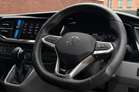 PJ73AWX Volkswagen Transporter Shuttle 2.0 TDI 204PS SE Minibus DSG-ABT Sportsline Special Build Thumbnail #19