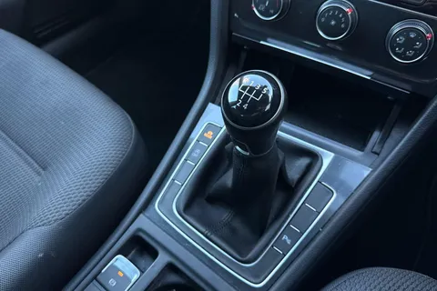 10 of 52 for Volkswagen Golf 1.6 TDI Match Euro 6 (s/s) 5dr