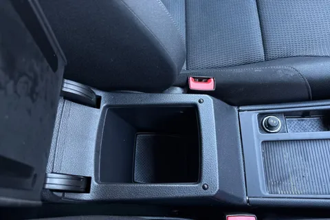 15 of 52 for Volkswagen Golf 1.6 TDI Match Euro 6 (s/s) 5dr