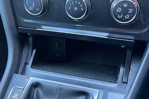 24 of 52 for Volkswagen Golf 1.6 TDI Match Euro 6 (s/s) 5dr