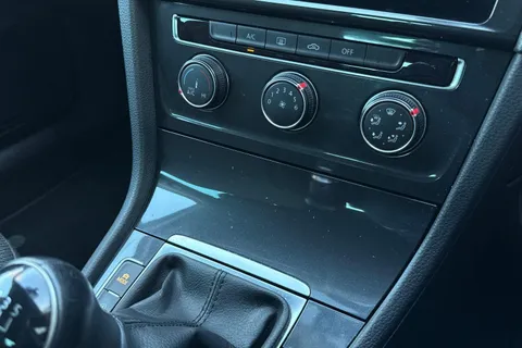 25 of 52 for Volkswagen Golf 1.6 TDI Match Euro 6 (s/s) 5dr