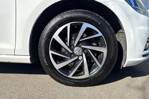 27 of 52 for Volkswagen Golf 1.6 TDI Match Euro 6 (s/s) 5dr