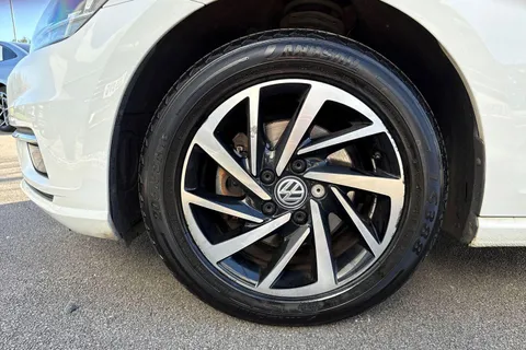 30 of 52 for Volkswagen Golf 1.6 TDI Match Euro 6 (s/s) 5dr