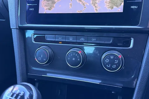 32 of 52 for Volkswagen Golf 1.6 TDI Match Euro 6 (s/s) 5dr