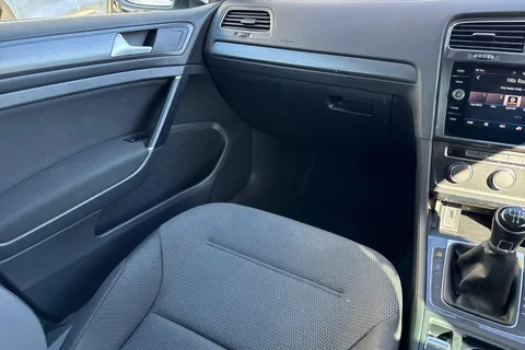 51 of 52 for Volkswagen Golf 1.6 TDI Match Euro 6 (s/s) 5dr