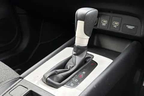 BL72YXG Honda Jazz 1.5 h i-MMD SR eCVT Euro 6 (s/s) 5dr Thumbnail #17