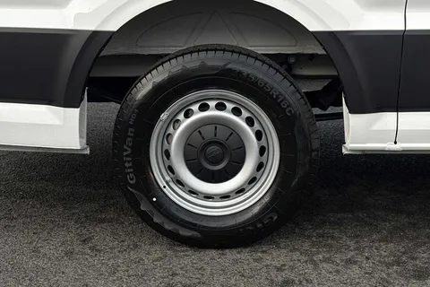 23 of 50 for Volkswagen Crafter 2.0 TDI 163PS HDE Commerce Plus Low Roof Van Auto +Tow Pack