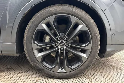 6 of 13 for Audi Q7 SUV Black Edition 50 TDI quattro 286 PS tiptronic