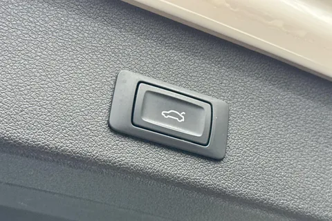 PK16PJV Audi Q5 2.0 TDI S line Plus quattro Euro 6 (s/s) 5dr Thumbnail #33