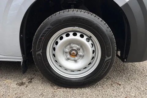 PK26AFY Volkswagen Transporter 2.0 TDI 110 Commerce Van Thumbnail #10