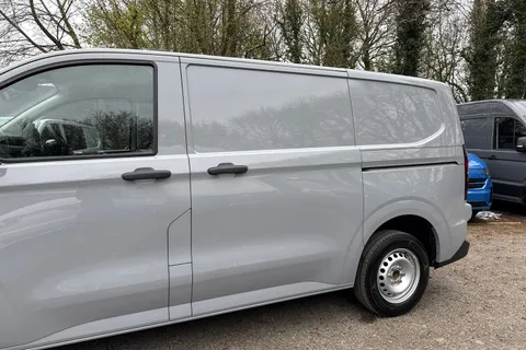 PK26AFY Volkswagen Transporter 2.0 TDI 110 Commerce Van Thumbnail #32