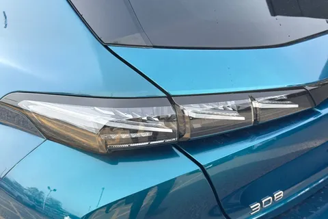 KM25UHD PEUGEOT 308 1.2 HYBRID GT e-DSC6 Euro 6 (s/s) 5dr Thumbnail #8