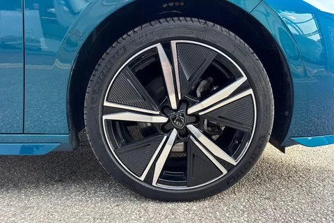 KM25UHD PEUGEOT 308 1.2 HYBRID GT e-DSC6 Euro 6 (s/s) 5dr Thumbnail #10