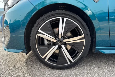 KM25UHD PEUGEOT 308 1.2 HYBRID GT e-DSC6 Euro 6 (s/s) 5dr Thumbnail #12