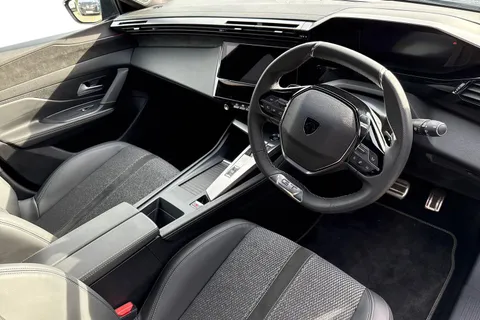 KM25UHD PEUGEOT 308 1.2 HYBRID GT e-DSC6 Euro 6 (s/s) 5dr Thumbnail #14