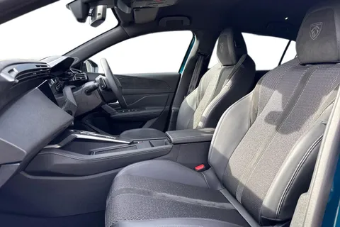 KM25UHD PEUGEOT 308 1.2 HYBRID GT e-DSC6 Euro 6 (s/s) 5dr Thumbnail #16