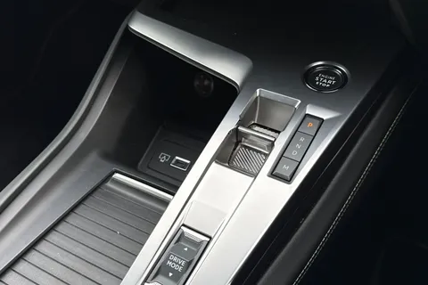 KM25UHD PEUGEOT 308 1.2 HYBRID GT e-DSC6 Euro 6 (s/s) 5dr Thumbnail #23