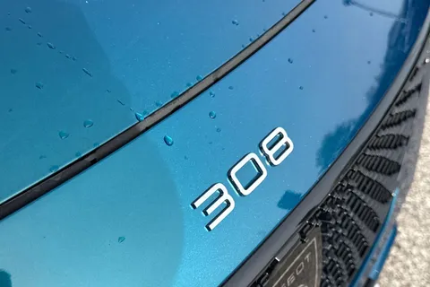 KM25UHD PEUGEOT 308 1.2 HYBRID GT e-DSC6 Euro 6 (s/s) 5dr Thumbnail #25