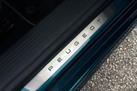 KM25UHD PEUGEOT 308 1.2 HYBRID GT e-DSC6 Euro 6 (s/s) 5dr Thumbnail #29