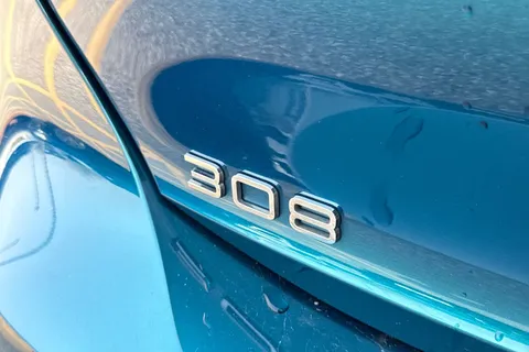 KM25UHD PEUGEOT 308 1.2 HYBRID GT e-DSC6 Euro 6 (s/s) 5dr Thumbnail #31