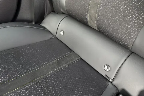 KM25UHD PEUGEOT 308 1.2 HYBRID GT e-DSC6 Euro 6 (s/s) 5dr Thumbnail #33