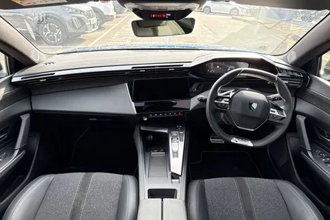 KM25UHD PEUGEOT 308 1.2 HYBRID GT e-DSC6 Euro 6 (s/s) 5dr Thumbnail #36