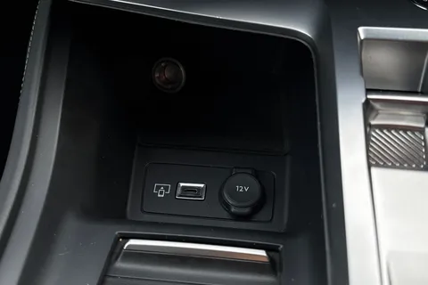 KM25UHD PEUGEOT 308 1.2 HYBRID GT e-DSC6 Euro 6 (s/s) 5dr Thumbnail #38