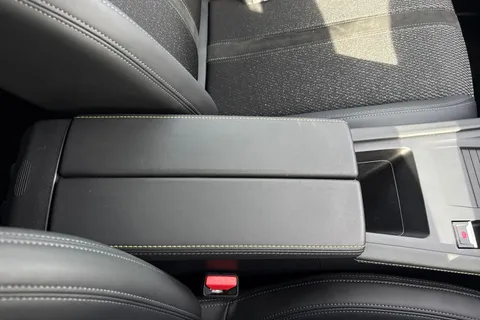 KM25UHD PEUGEOT 308 1.2 HYBRID GT e-DSC6 Euro 6 (s/s) 5dr Thumbnail #41