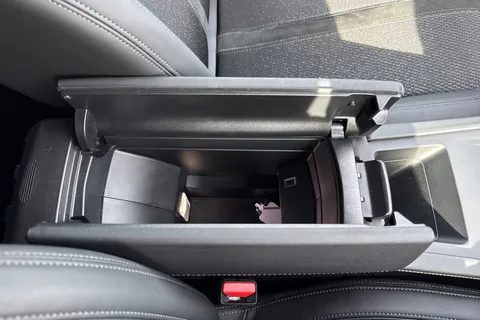 KM25UHD PEUGEOT 308 1.2 HYBRID GT e-DSC6 Euro 6 (s/s) 5dr Thumbnail #42