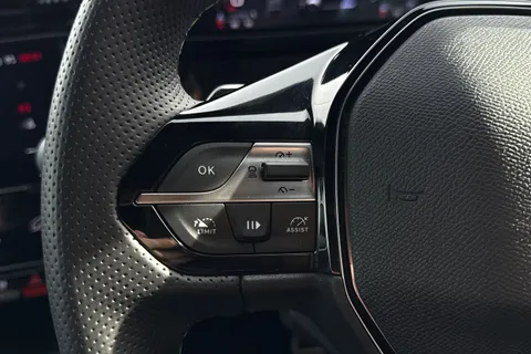 KM25UHD PEUGEOT 308 1.2 HYBRID GT e-DSC6 Euro 6 (s/s) 5dr Thumbnail #46