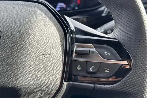 KM25UHD PEUGEOT 308 1.2 HYBRID GT e-DSC6 Euro 6 (s/s) 5dr Thumbnail #47