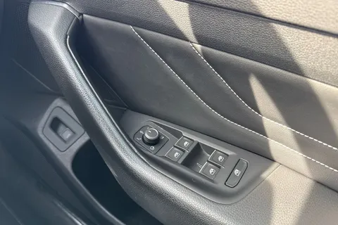 YB71XUZ Volkswagen Arteon 2.0 TDI 200PS R-Line 5dr DSG ⭐ 20' Nashville alloy With DCC,  Park Assist⭐ Thumbnail #22